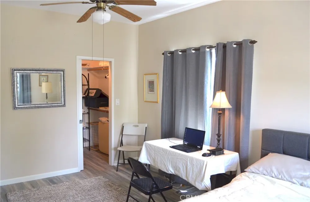 13827 Calvert Street Valley Glen, CA 91401