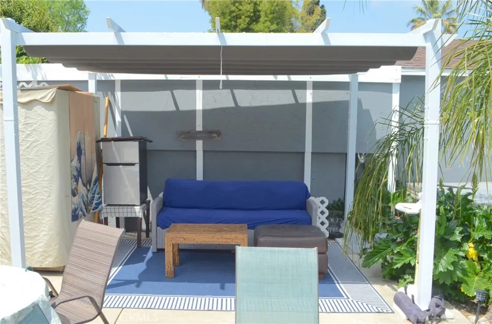 13827 Calvert Street Valley Glen, CA 91401