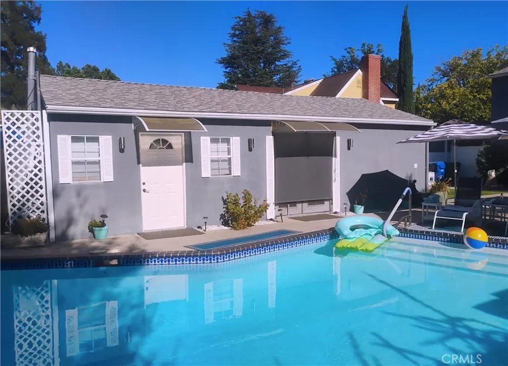 13827 Calvert Street Valley Glen, CA 91401