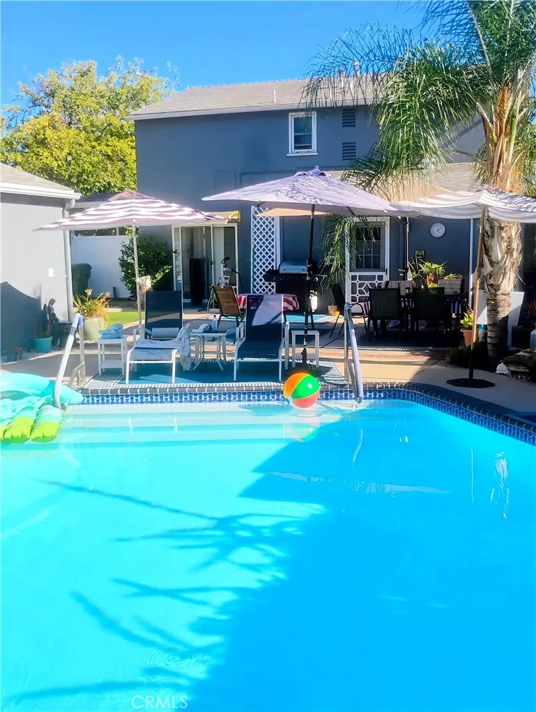 13827 Calvert Street Valley Glen, CA 91401