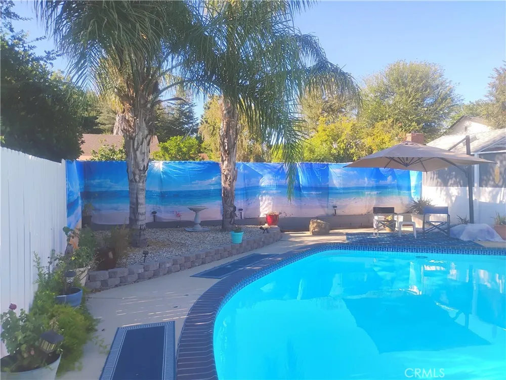 13827 Calvert Street Valley Glen, CA 91401