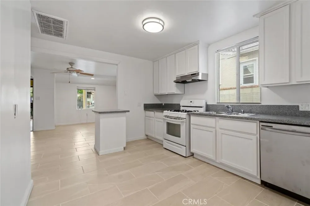 13260 Raven Sylmar, CA 91342