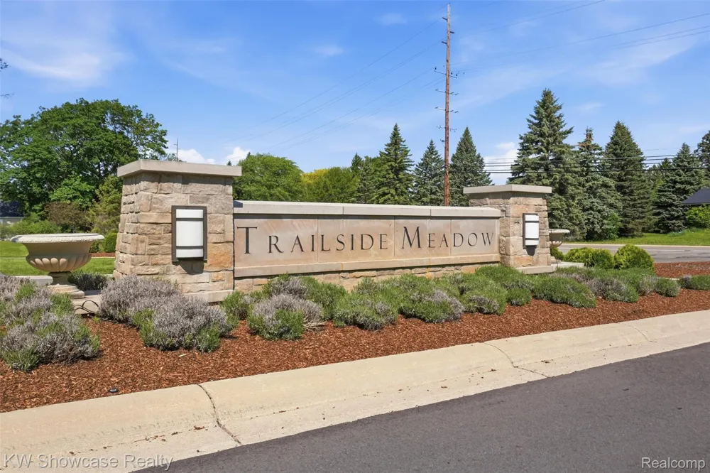 249 Saddleback Court White Lake Charter Township, MI 48386