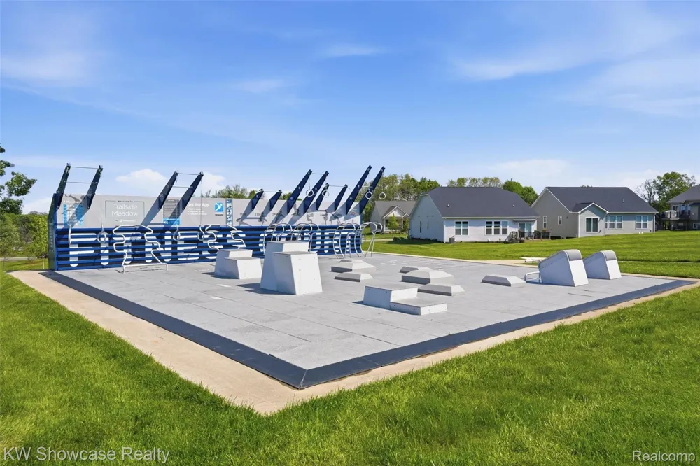 249 Saddleback Court White Lake Charter Township, MI 48386