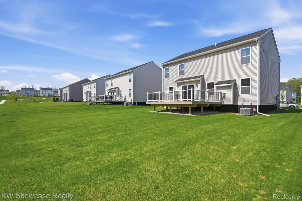 249 Saddleback Court White Lake Charter Township, MI 48386