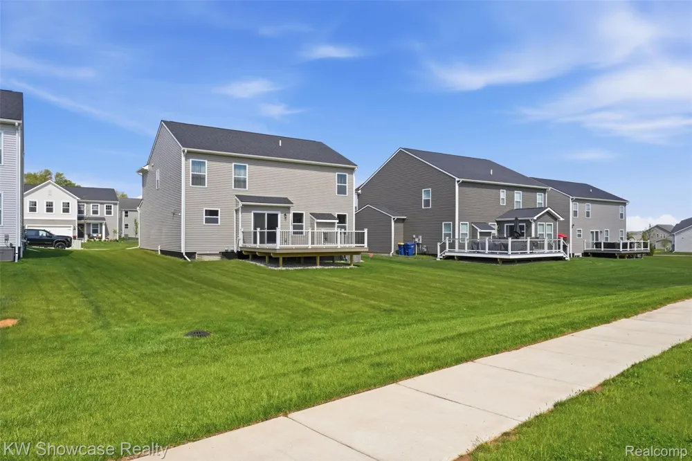 249 Saddleback Court White Lake Charter Township, MI 48386