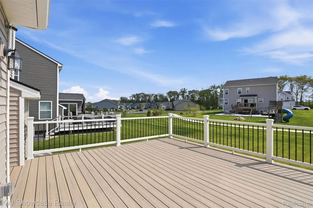 249 Saddleback Court White Lake Charter Township, MI 48386
