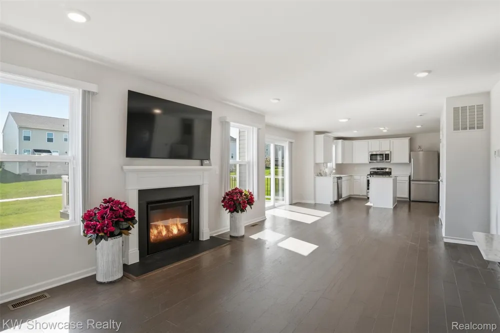 249 Saddleback Court White Lake Charter Township, MI 48386