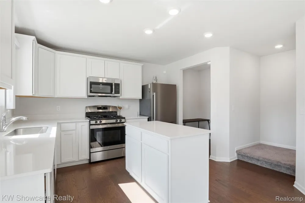 249 Saddleback Court White Lake Charter Township, MI 48386