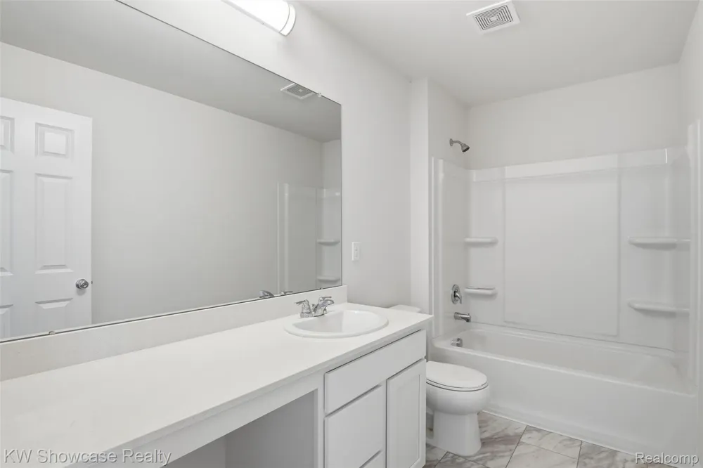 249 Saddleback Court White Lake Charter Township, MI 48386