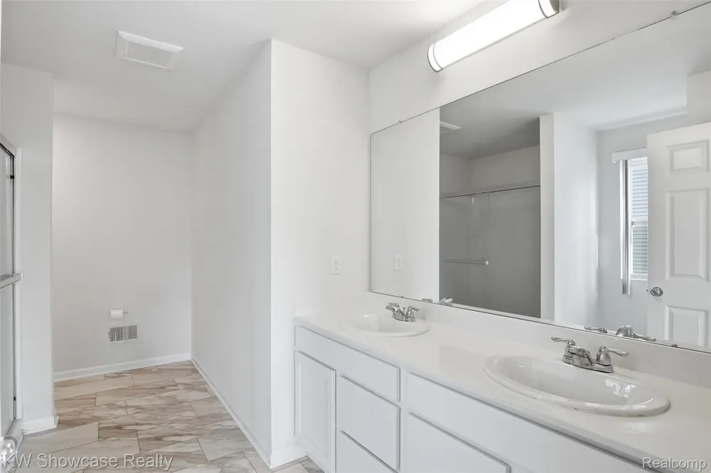 249 Saddleback Court White Lake Charter Township, MI 48386