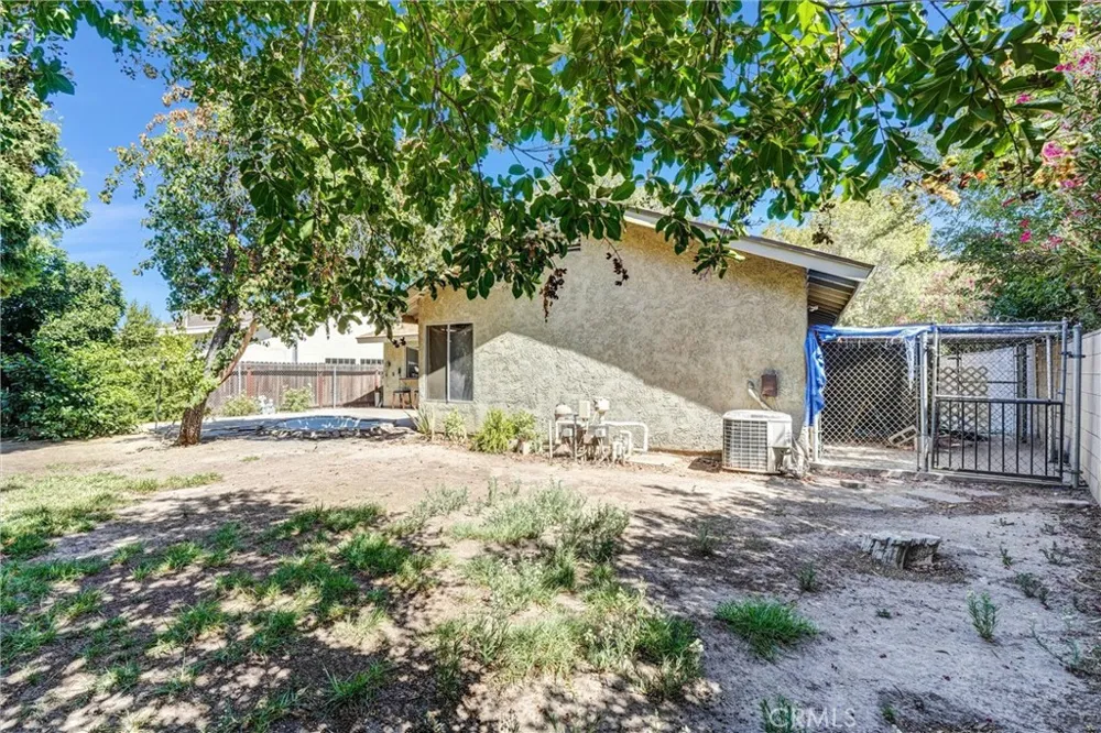 24389 La Glorita Newhall, CA 91321