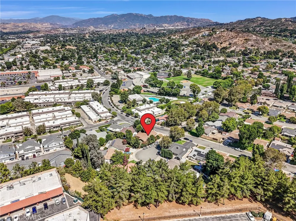 24389 La Glorita Newhall, CA 91321