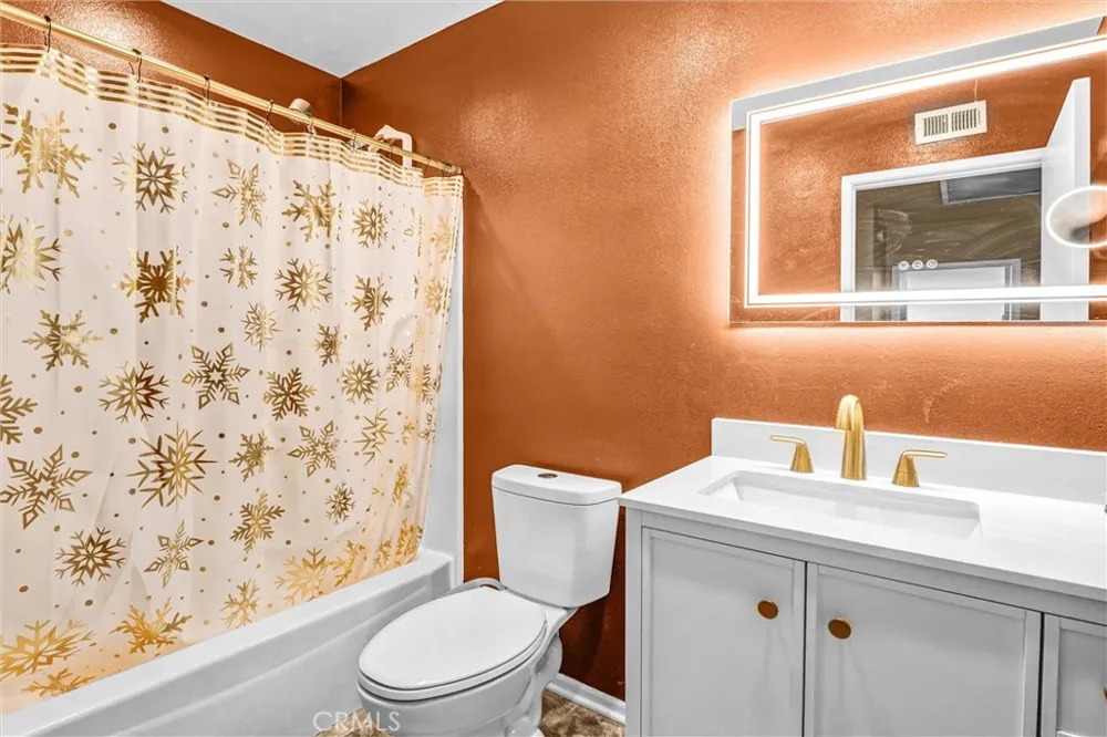 24389 La Glorita Newhall, CA 91321