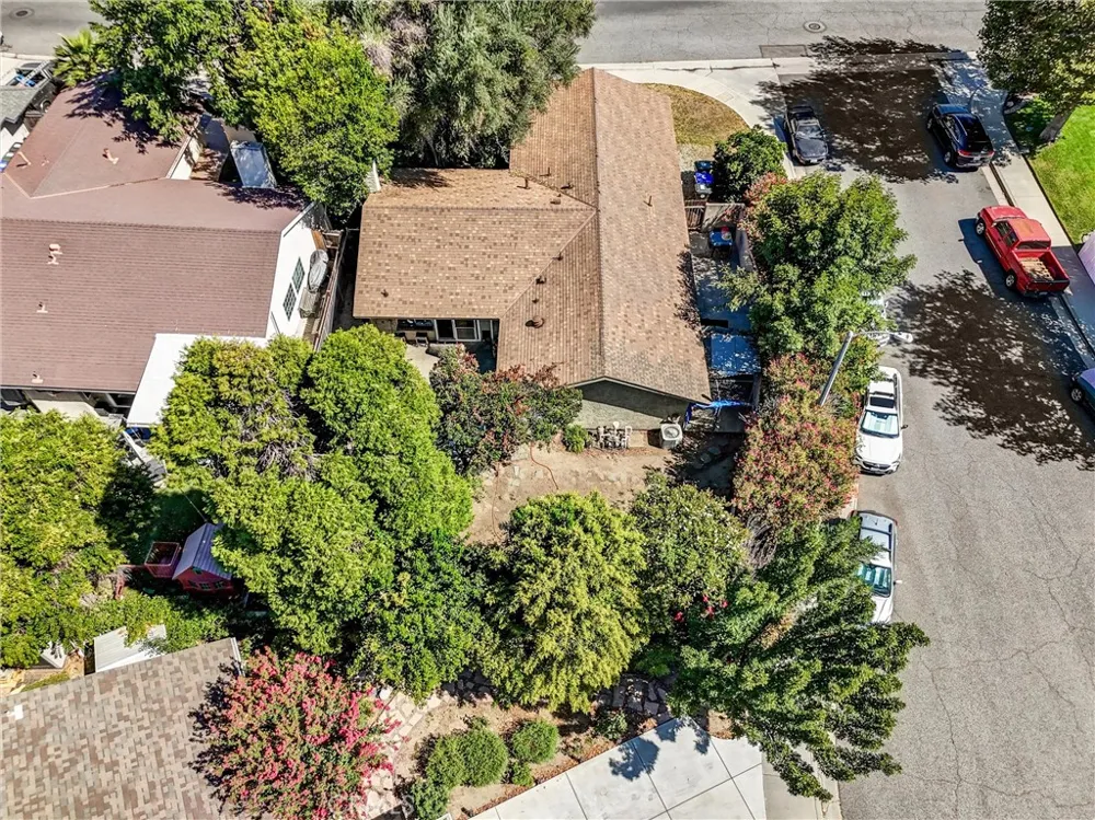 24389 La Glorita Newhall, CA 91321