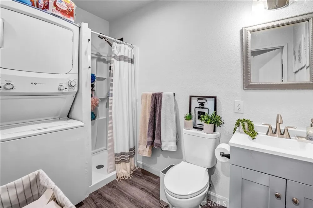 24389 La Glorita Newhall, CA 91321