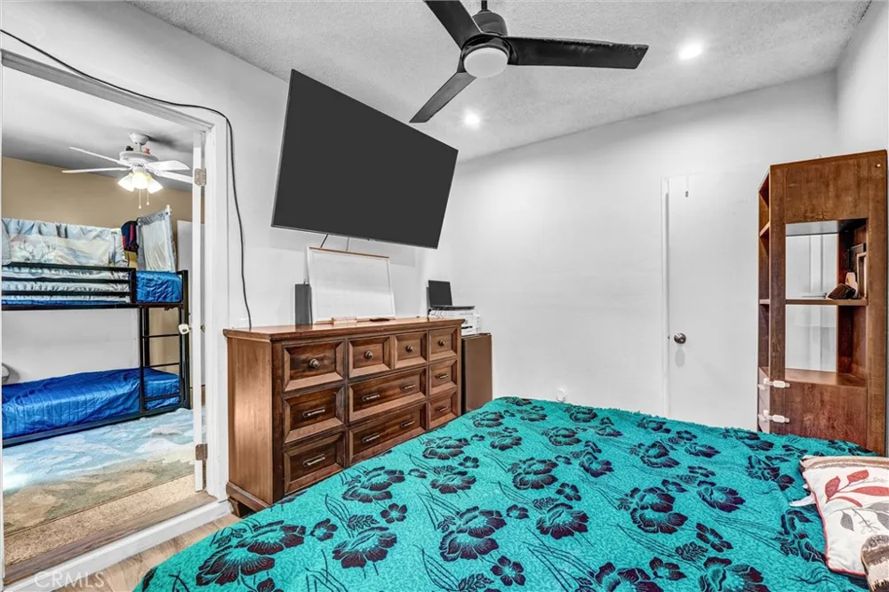 24389 La Glorita Newhall, CA 91321