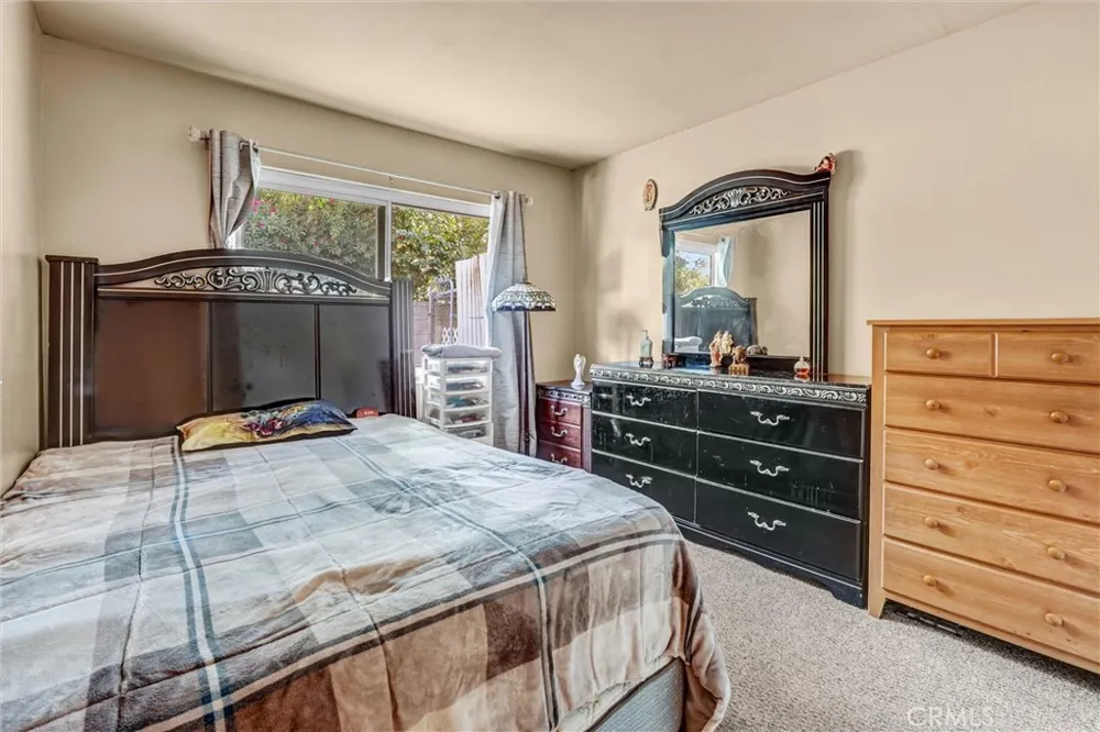 24389 La Glorita Newhall, CA 91321