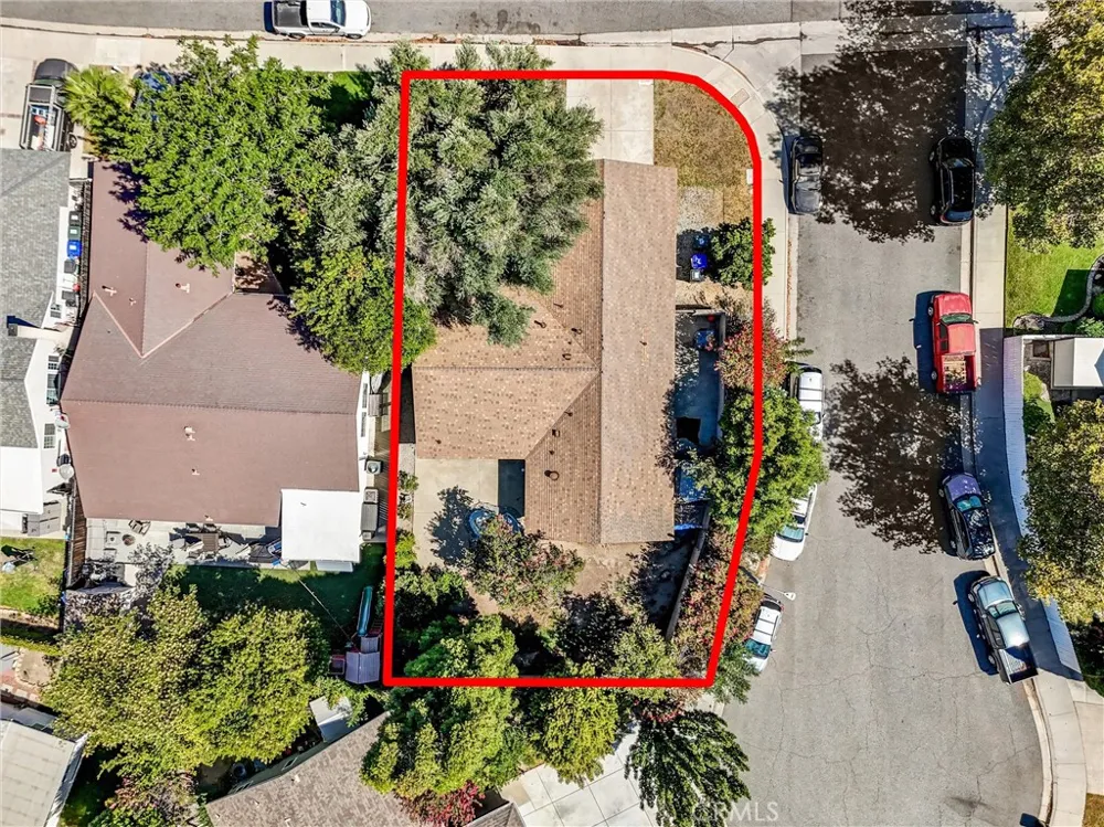 24389 La Glorita Newhall, CA 91321