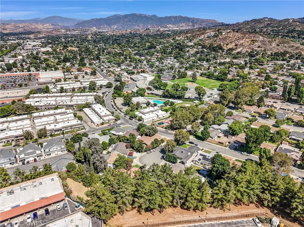 24389 La Glorita Newhall, CA 91321