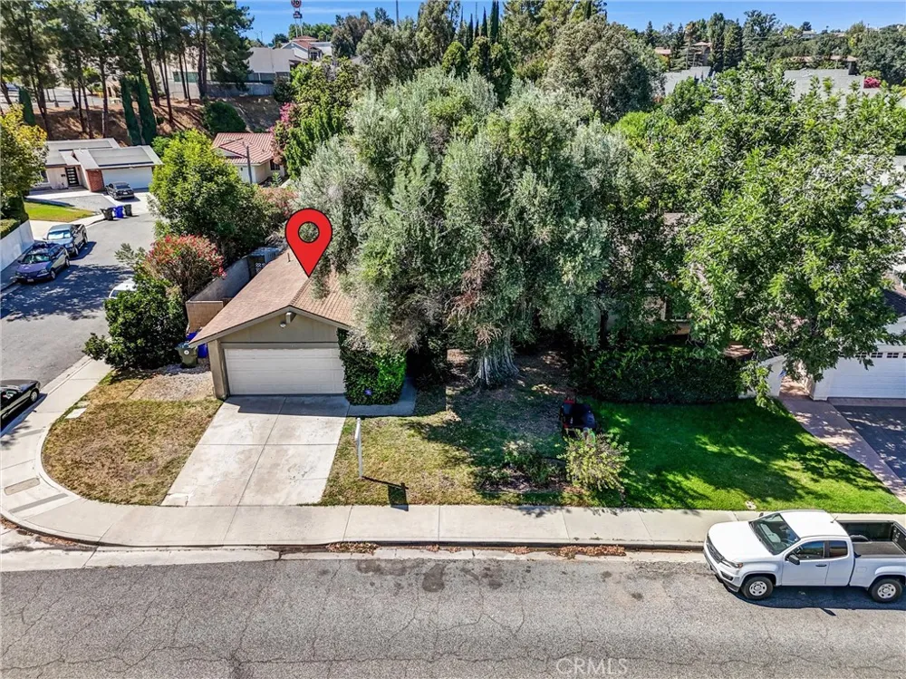24389 La Glorita Newhall, CA 91321