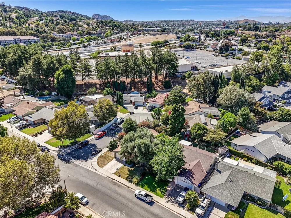24389 La Glorita Newhall, CA 91321