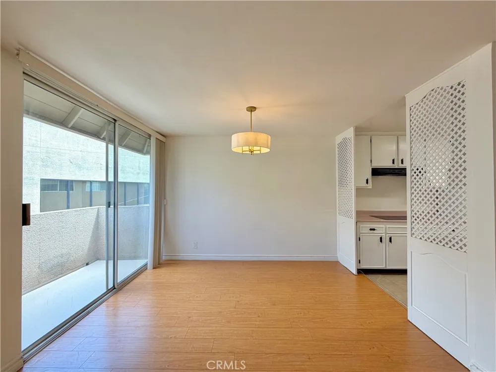 14141 Dickens #311 Sherman Oaks, CA 91423