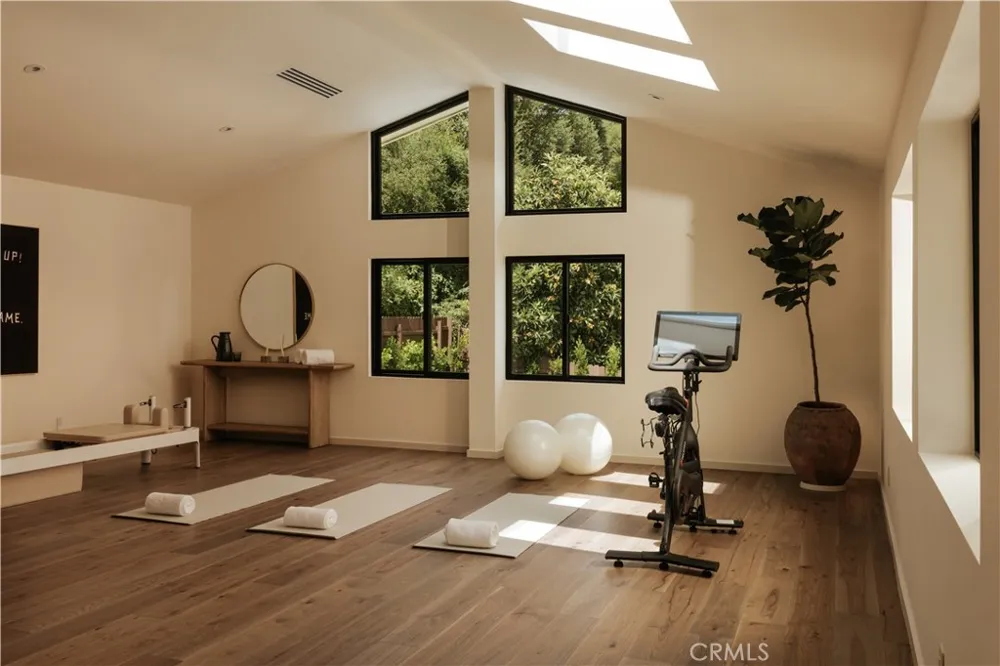 12162 Laurel Terrace Drive Studio City, CA 91604