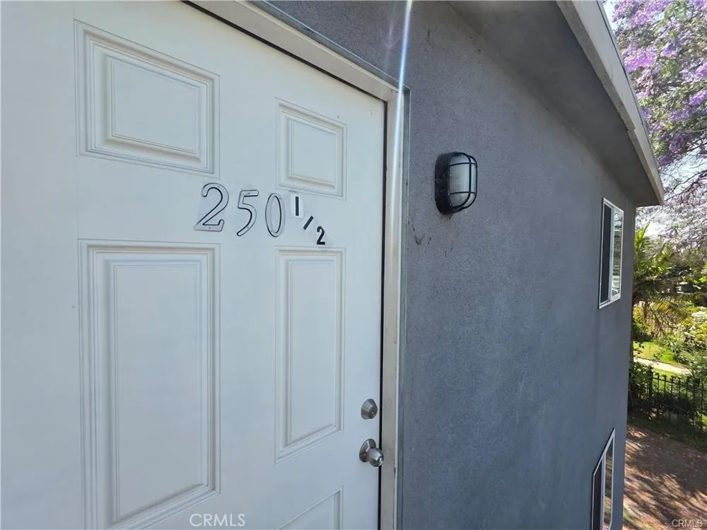 250 E 79th #1/2 Los Angeles, CA 90003