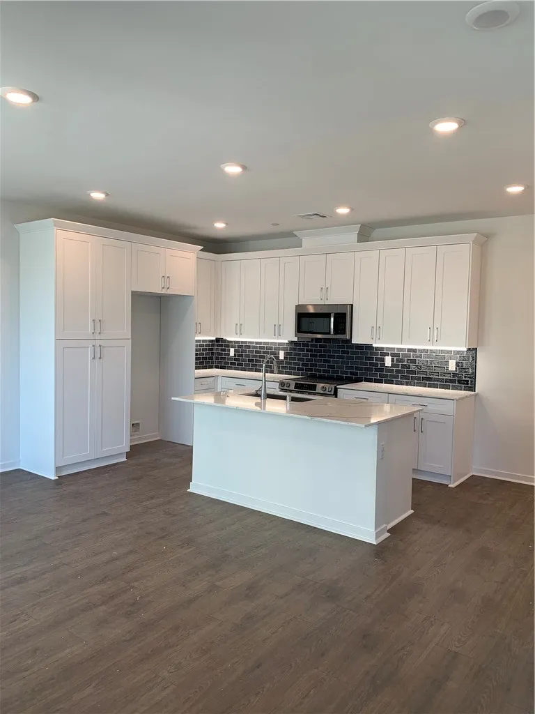 9425 N. Sepulveda Blvd. #6 North Hills, CA 91343