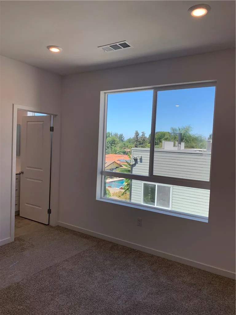 9425 N. Sepulveda Blvd. #6 North Hills, CA 91343