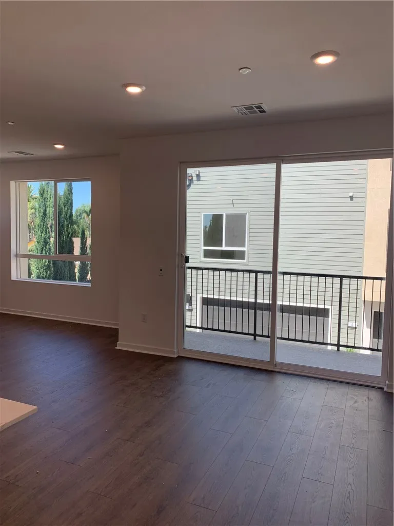 9425 N. Sepulveda Blvd. #6 North Hills, CA 91343
