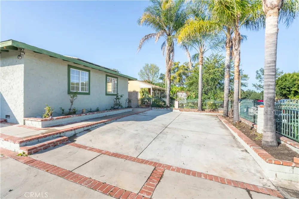 8855 Tyrone Avenue Panorama City, CA 91402