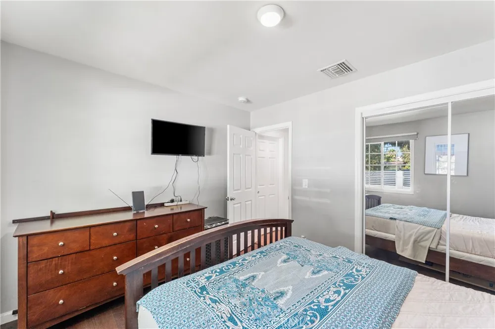 7222 Fallbrook Avenue West Hills, CA 91307