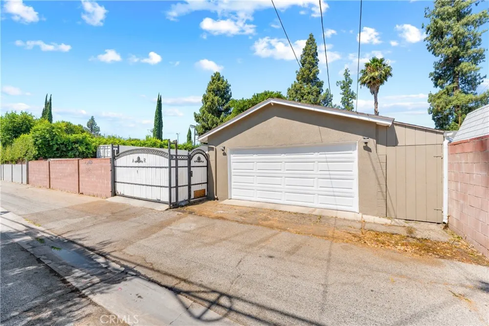 7222 Fallbrook Avenue West Hills, CA 91307