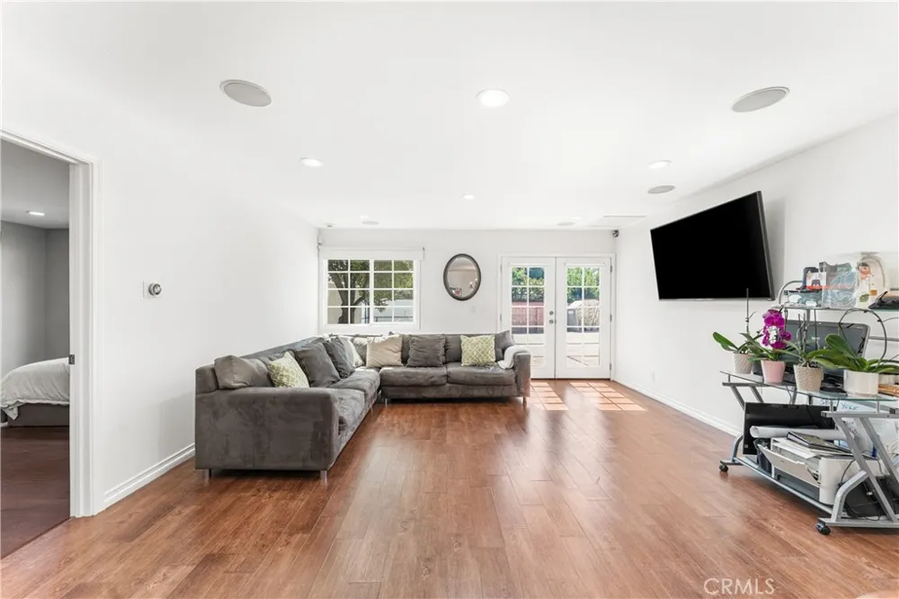 7222 Fallbrook Avenue West Hills, CA 91307