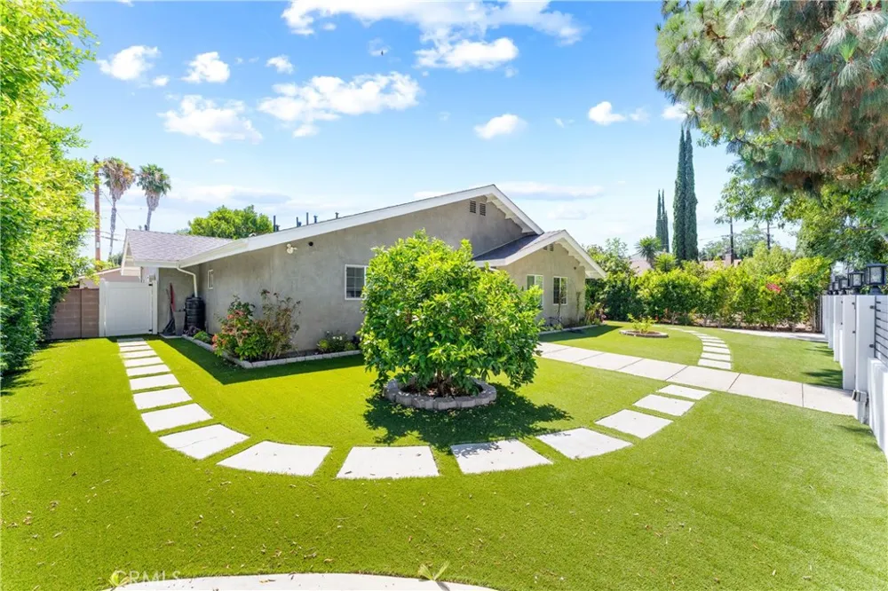 7222 Fallbrook Avenue West Hills, CA 91307