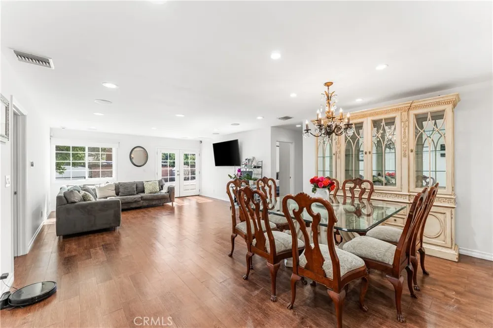 7222 Fallbrook Avenue West Hills, CA 91307