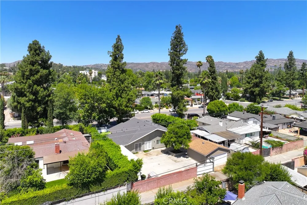 7222 Fallbrook Avenue West Hills, CA 91307