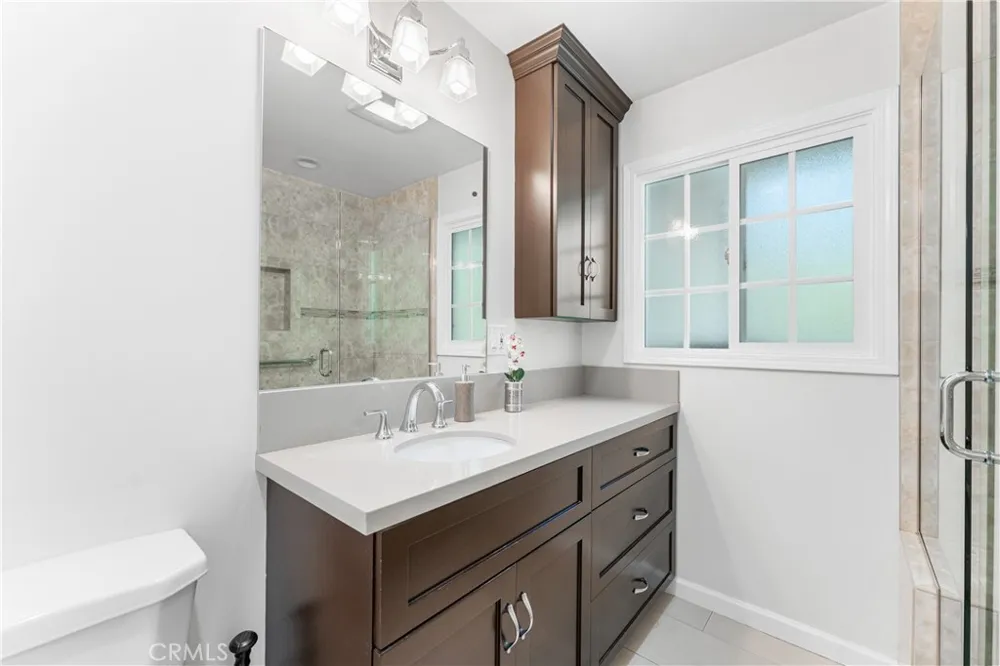 7222 Fallbrook Avenue West Hills, CA 91307