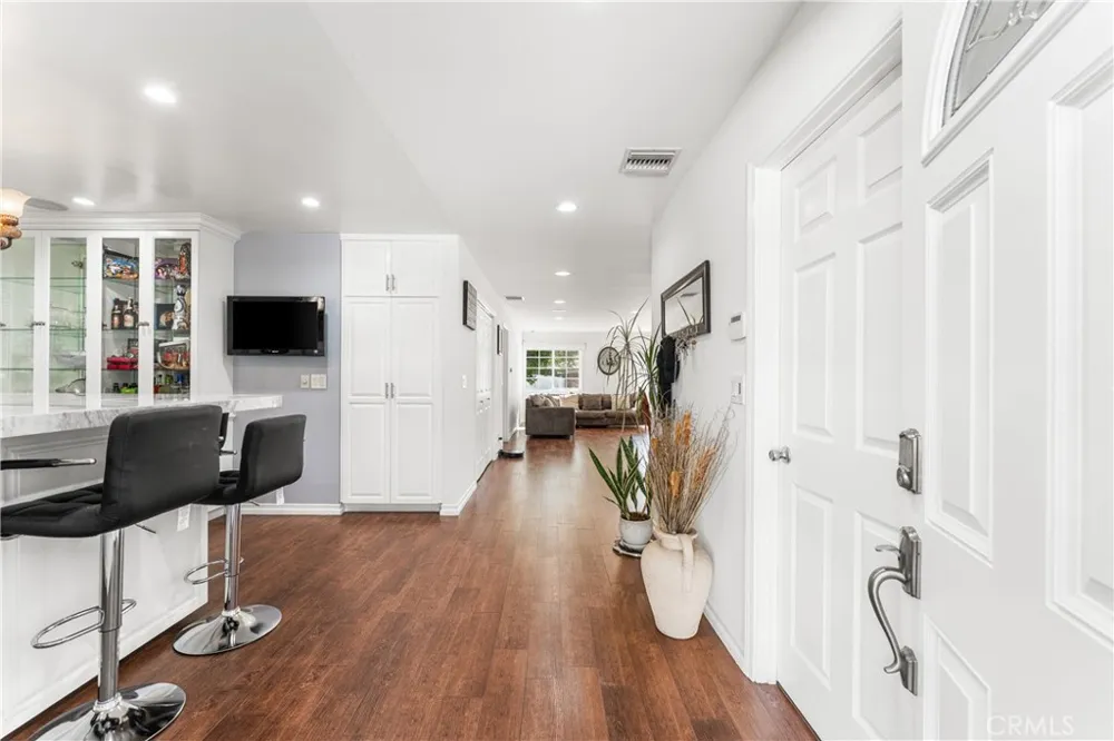 7222 Fallbrook Avenue West Hills, CA 91307