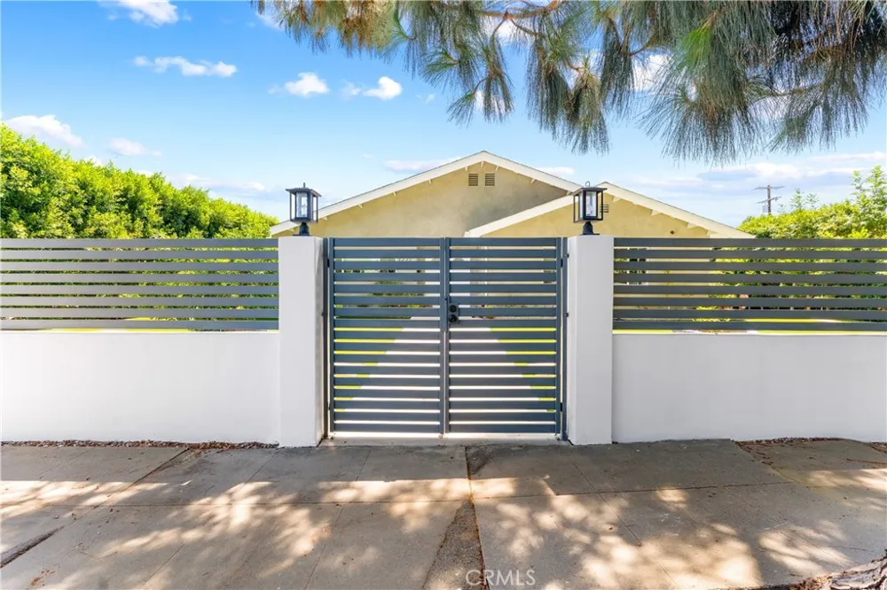 7222 Fallbrook Avenue West Hills, CA 91307