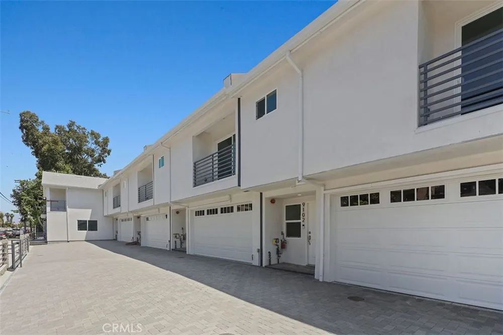 9110 Burnet Avenue North Hills, CA 91343