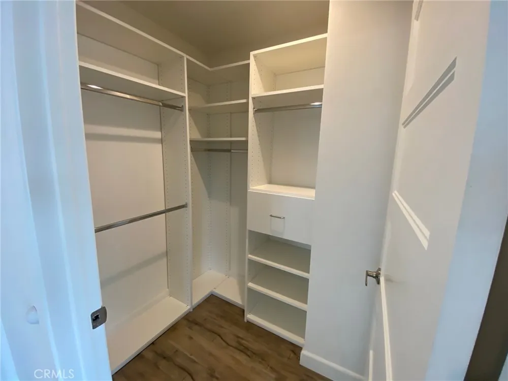 9110 Burnet Avenue North Hills, CA 91343