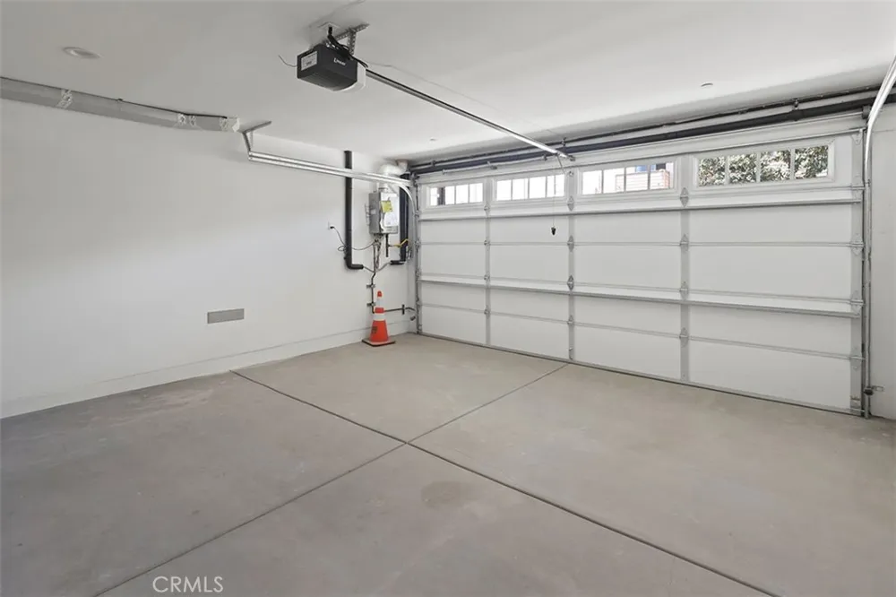 9110 Burnet Avenue North Hills, CA 91343