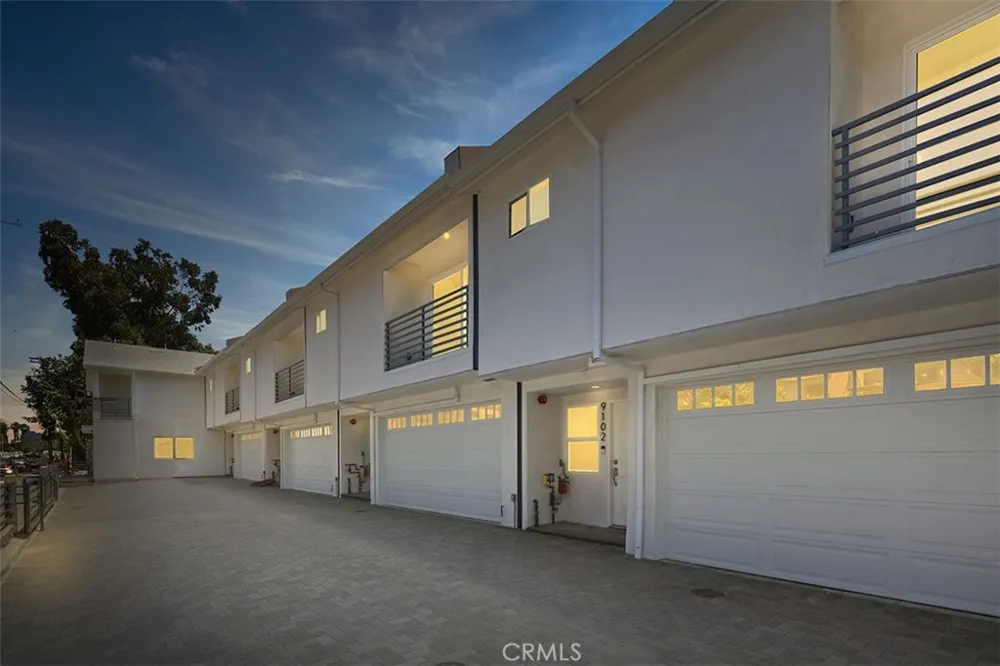 9110 Burnet Avenue North Hills, CA 91343