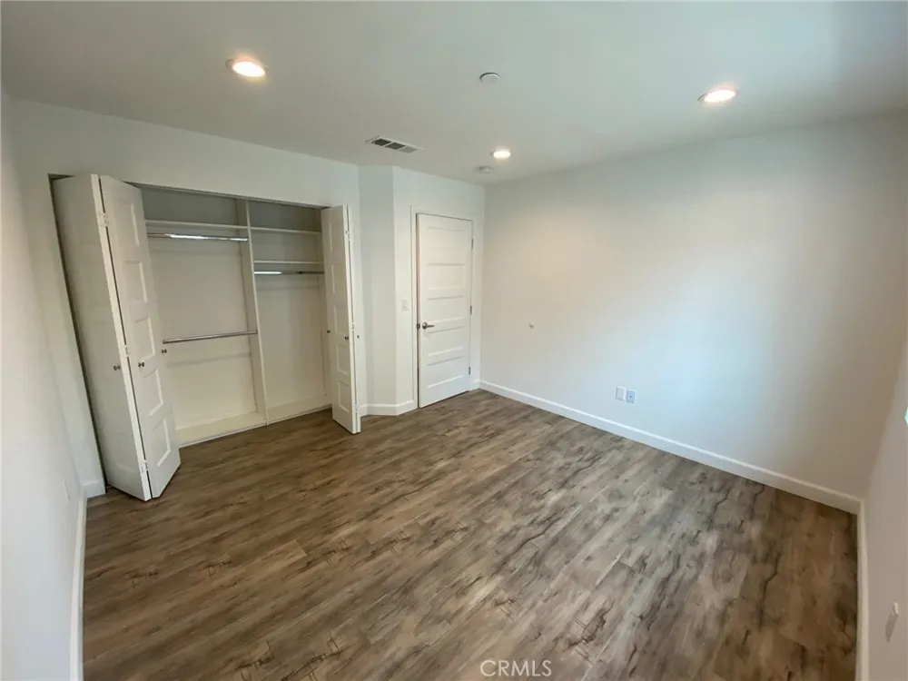 9110 Burnet Avenue North Hills, CA 91343