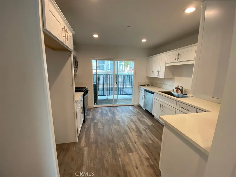 9110 Burnet Avenue North Hills, CA 91343