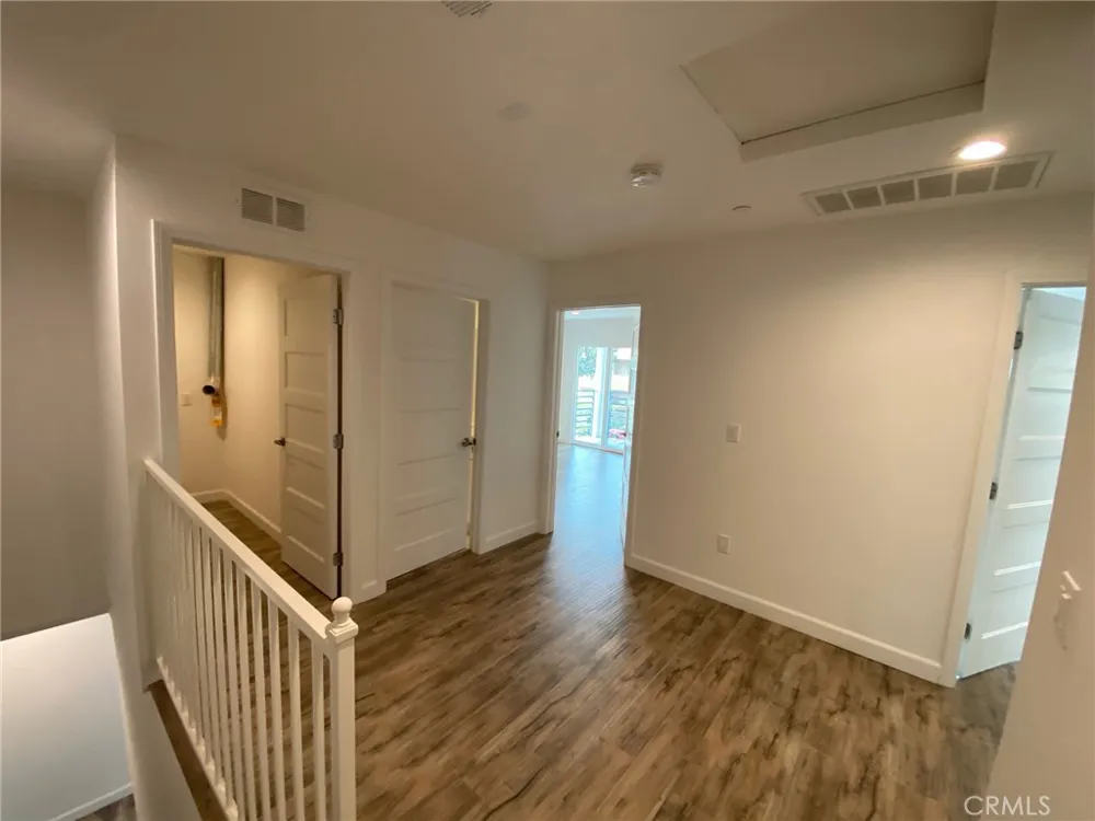9110 Burnet Avenue North Hills, CA 91343