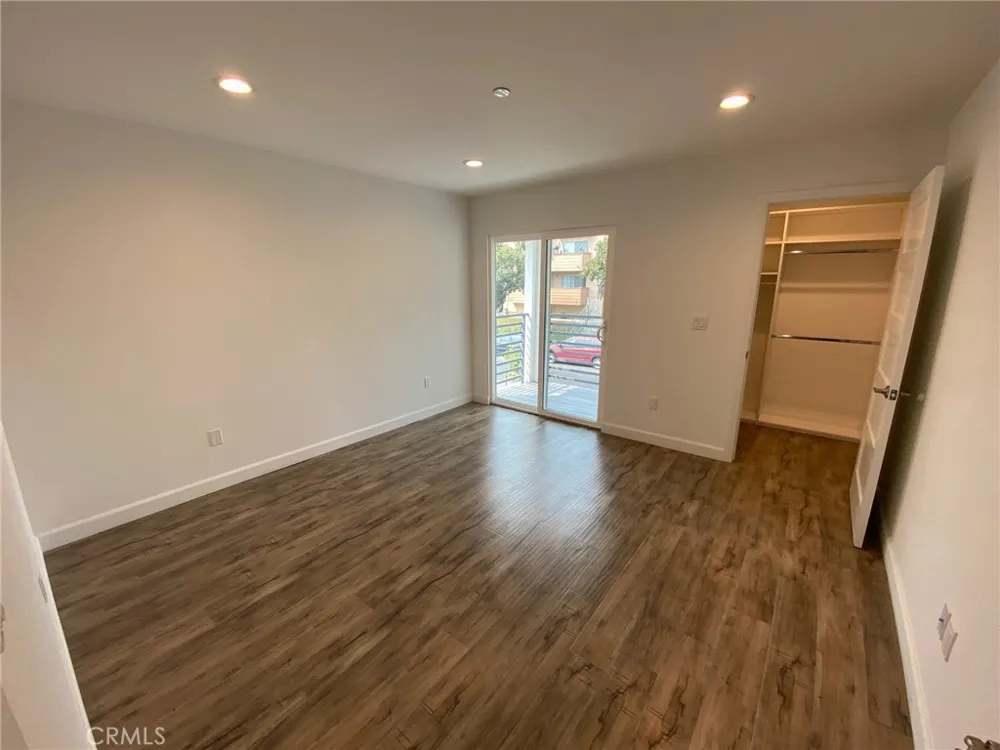 9110 Burnet Avenue North Hills, CA 91343